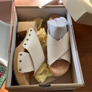 Korks Lynda Sandals Sz 8 (like 8.5/9) Cream Leather Cross Straps Wood Platforms